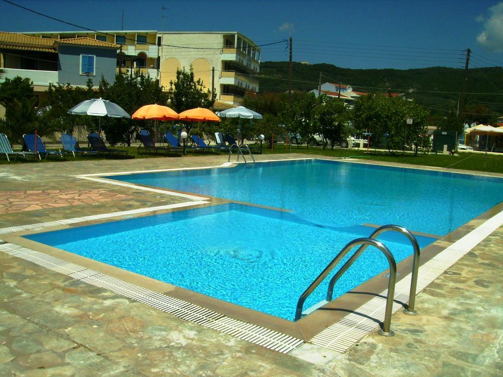 Aggelos Family Hotel Moraitika Exteriör bild