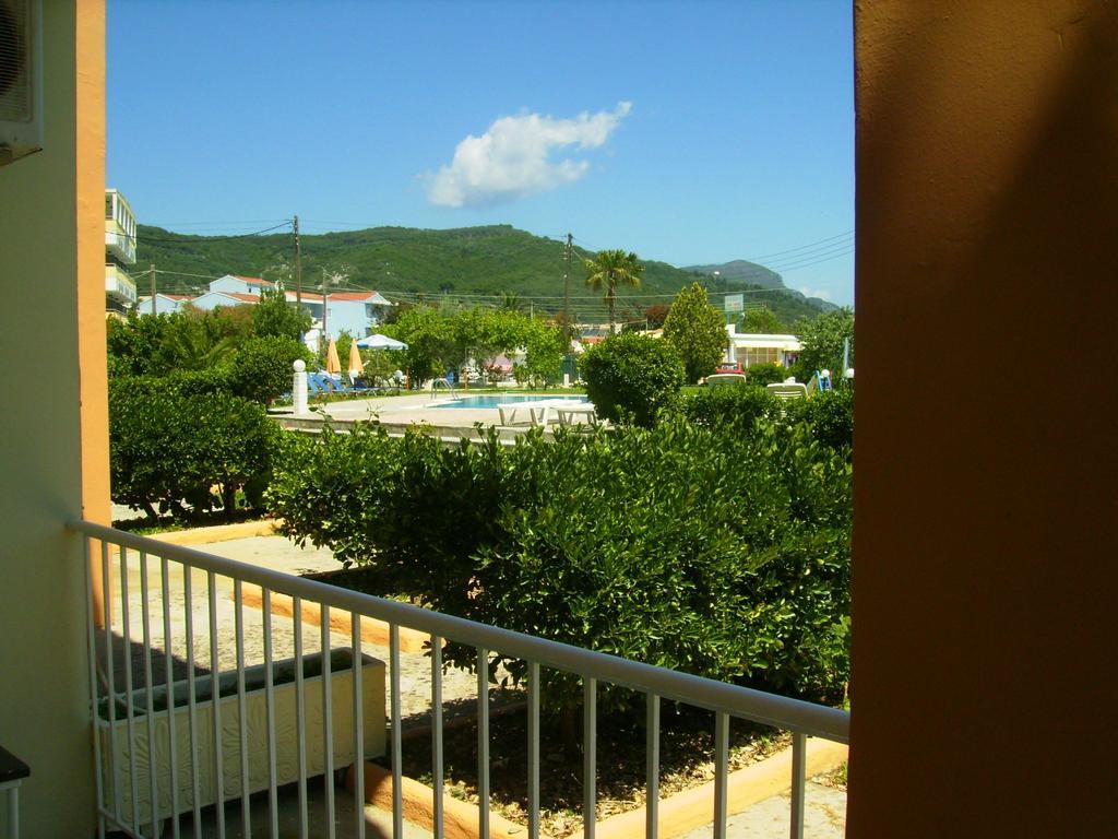 Aggelos Family Hotel Moraitika Exteriör bild