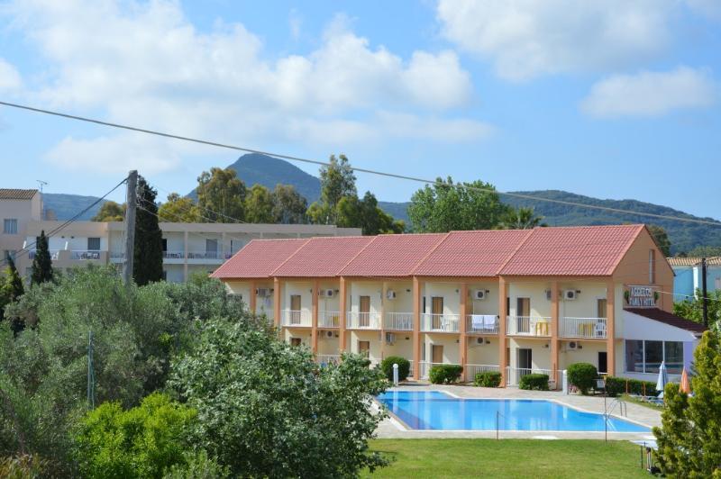 Aggelos Family Hotel Moraitika Exteriör bild